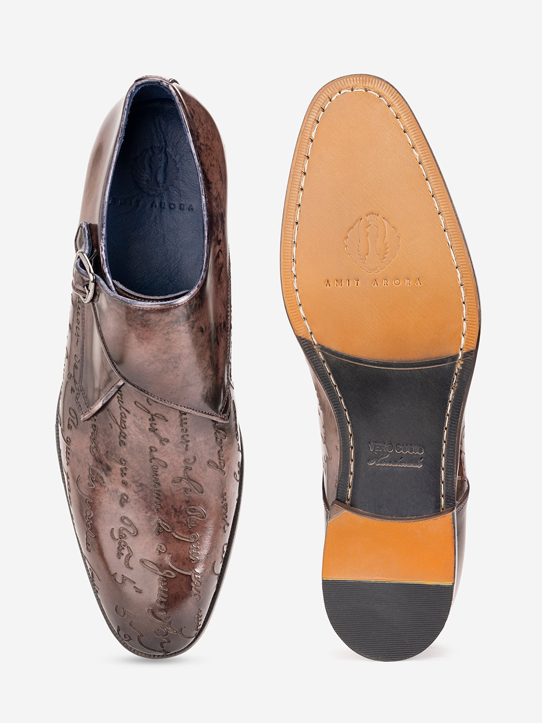 Brown engraved loafers with buckle