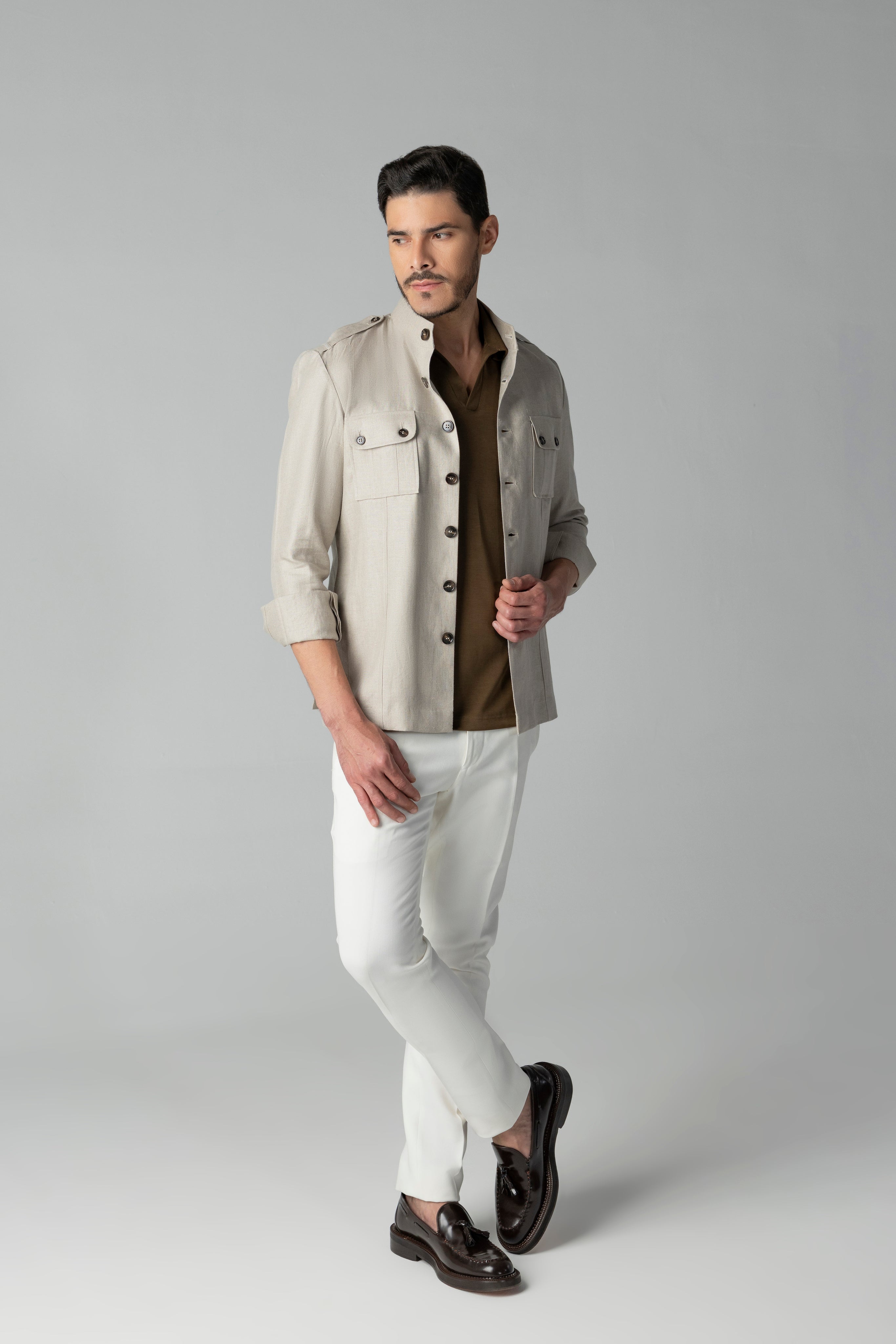 Beige linen shacket with two patch pockets, Mandarin collar & contrast button detailing