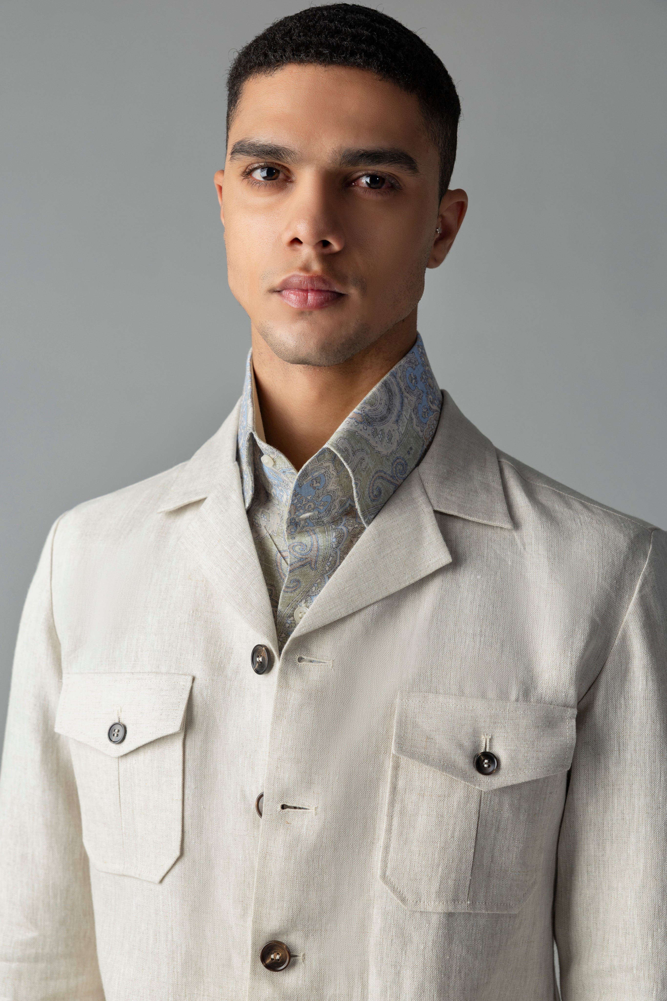Beige linen shacket with four patch pockets, Cuban collar and contrast button detailing