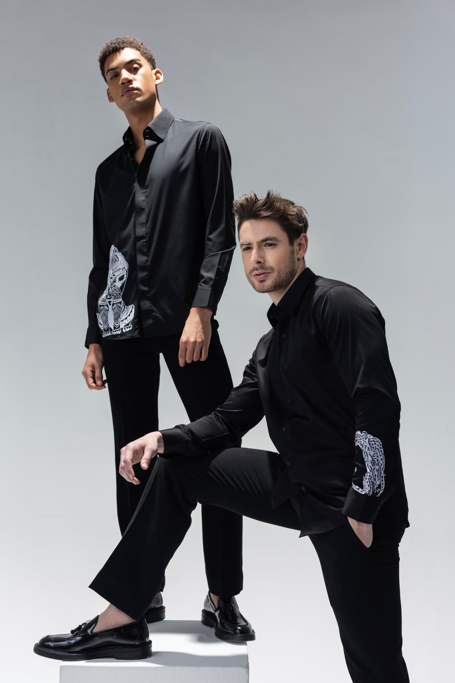 Black shirt with embroidered Leopard