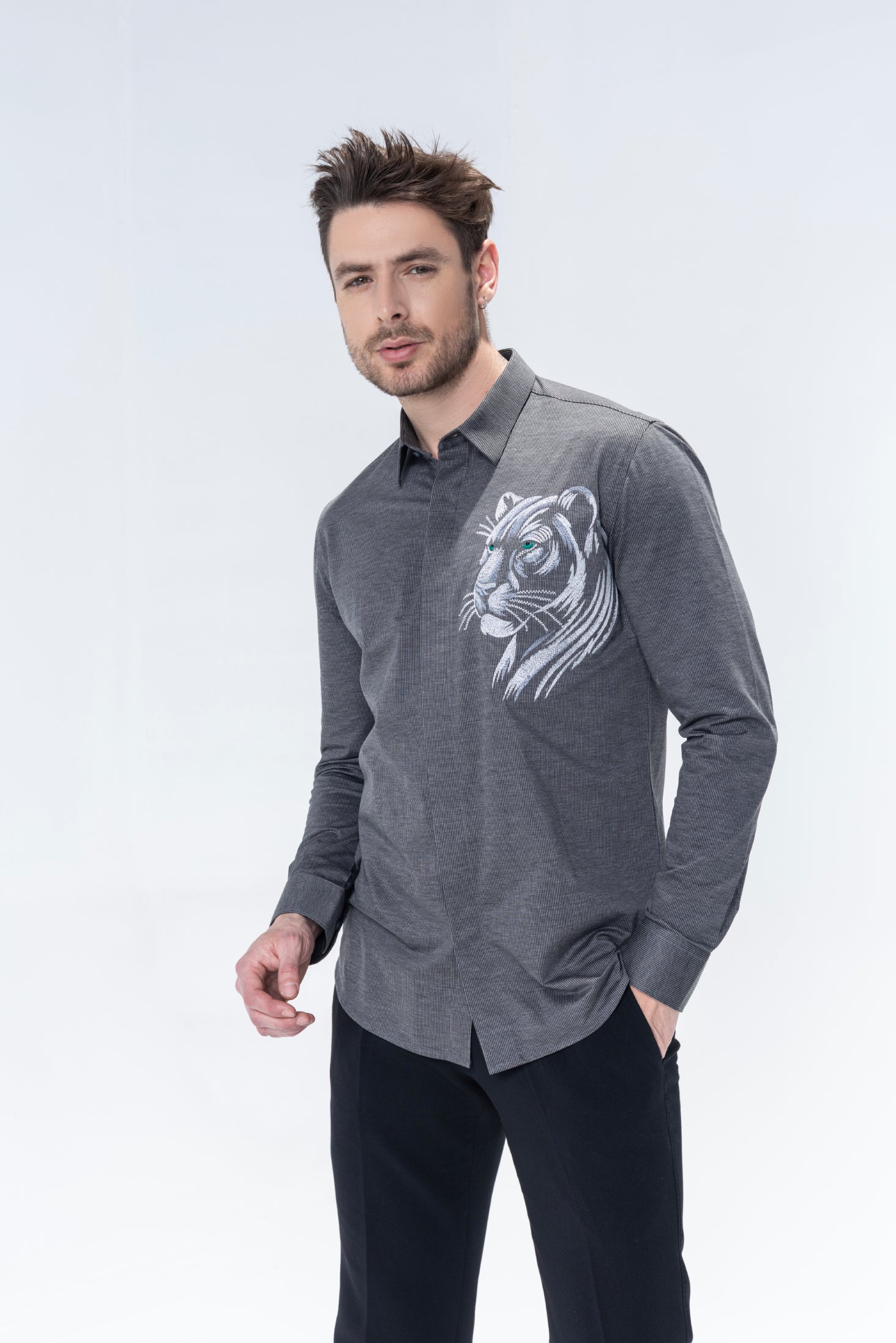 Grey shirt with embroidered Tiger
