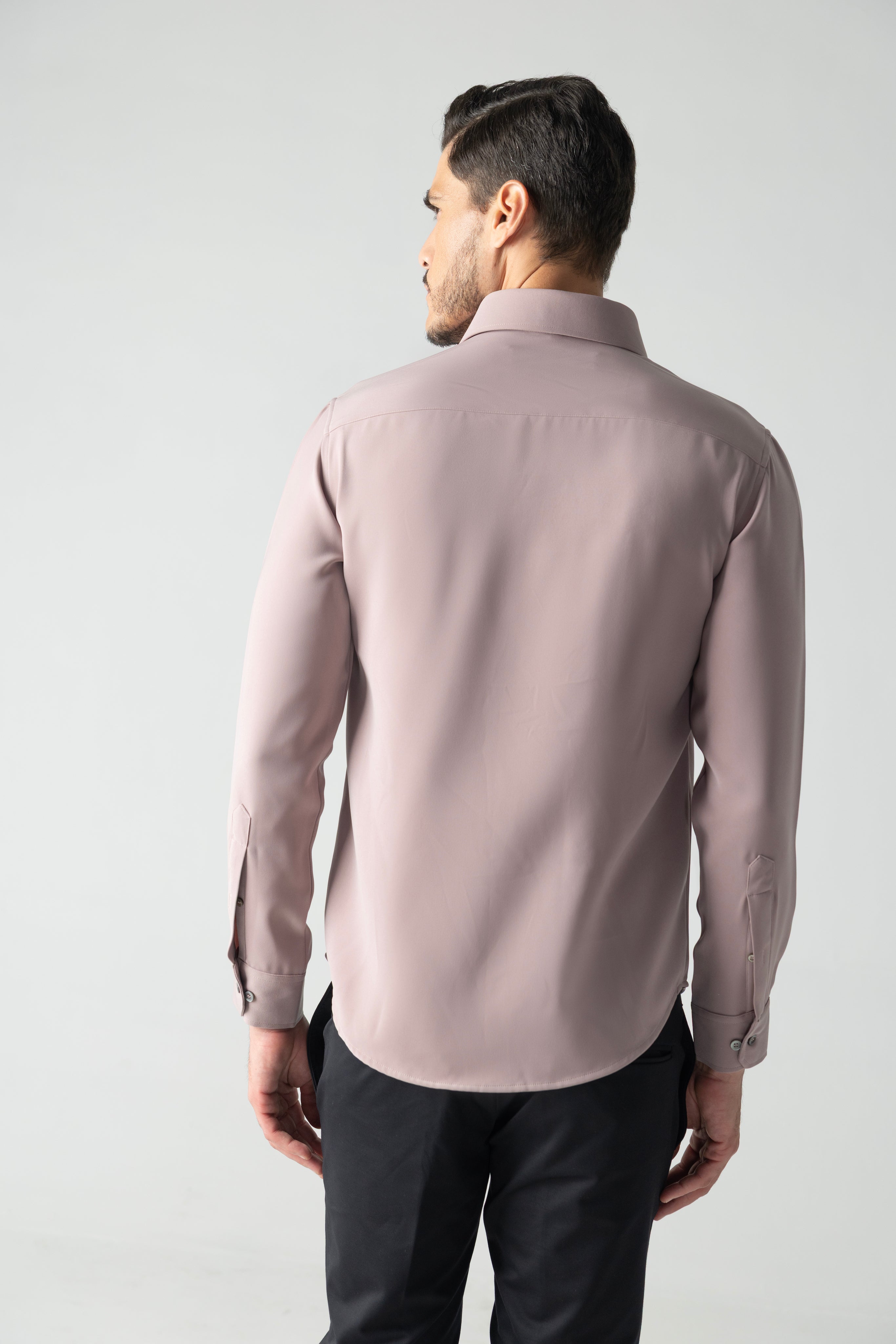 Dusty pink shirt with hand-embroidered metal motif