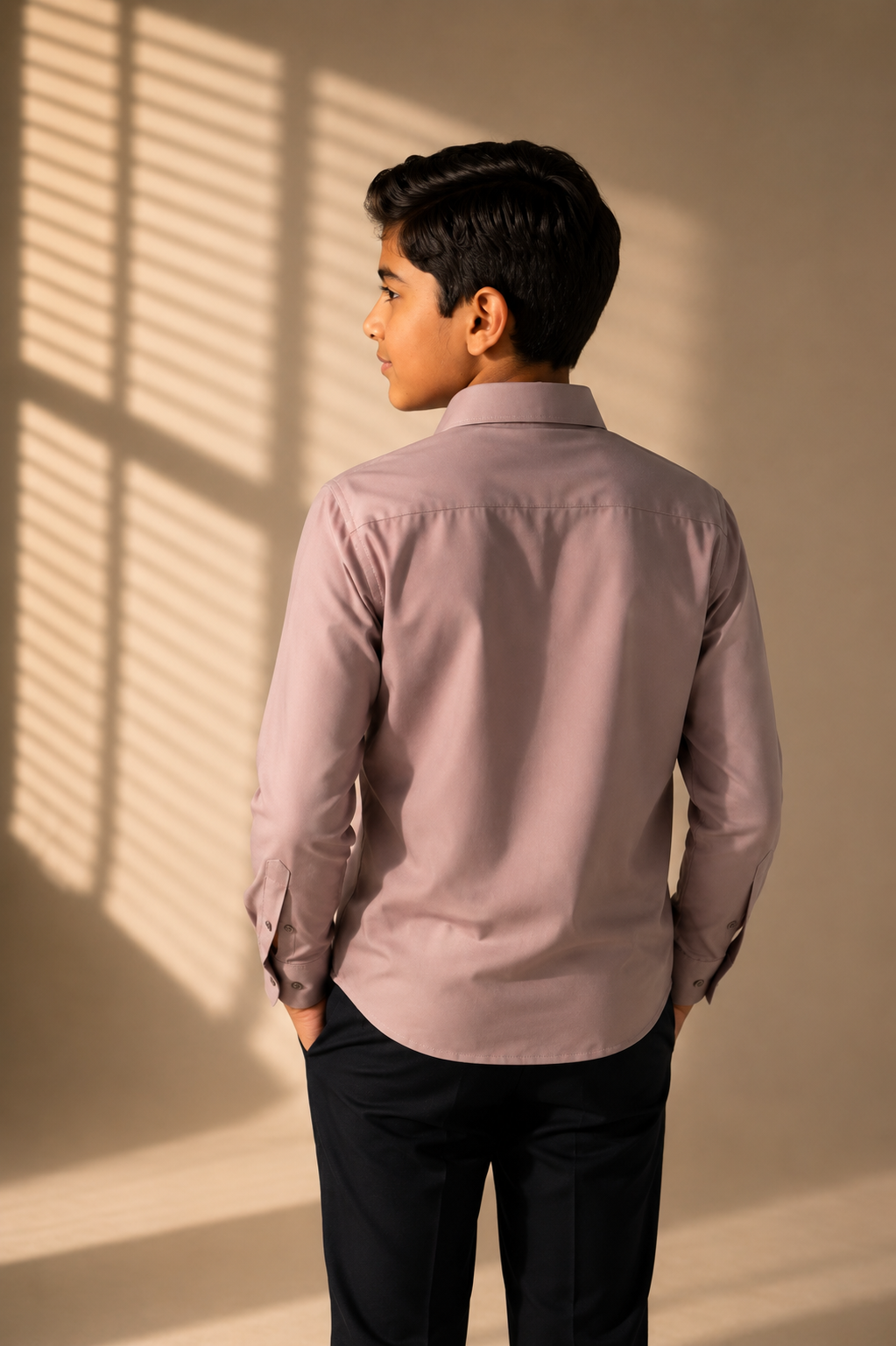 Dusty pink shirt with hand-embroidered metal motif