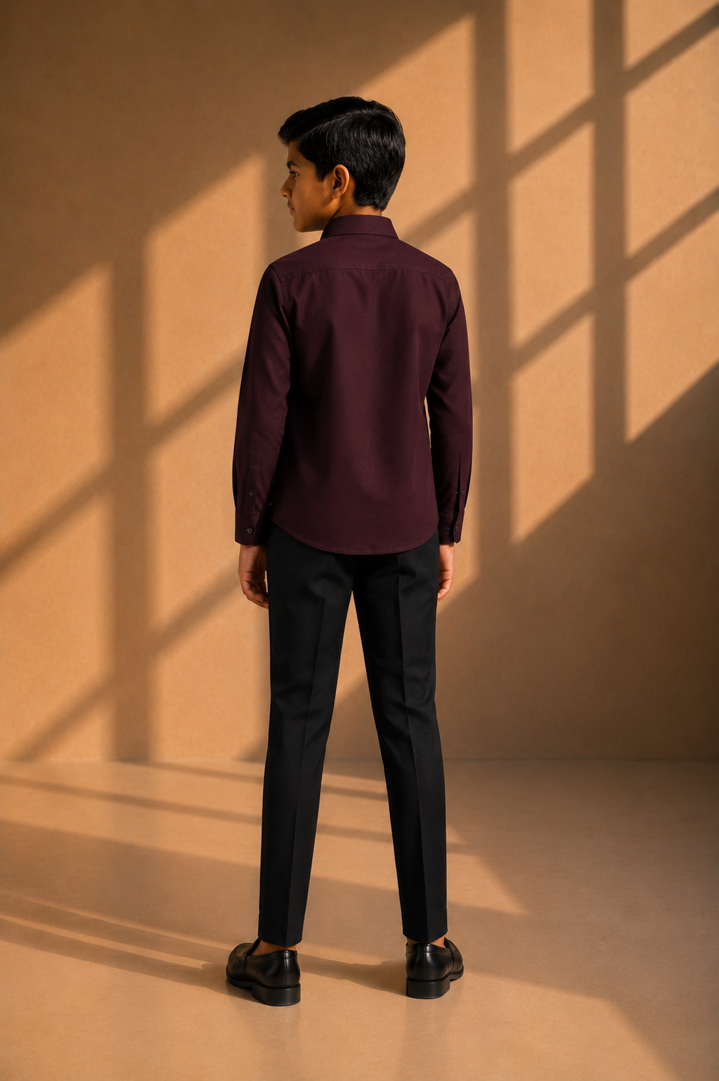 Wine shirt with hand-embroidered metal motif