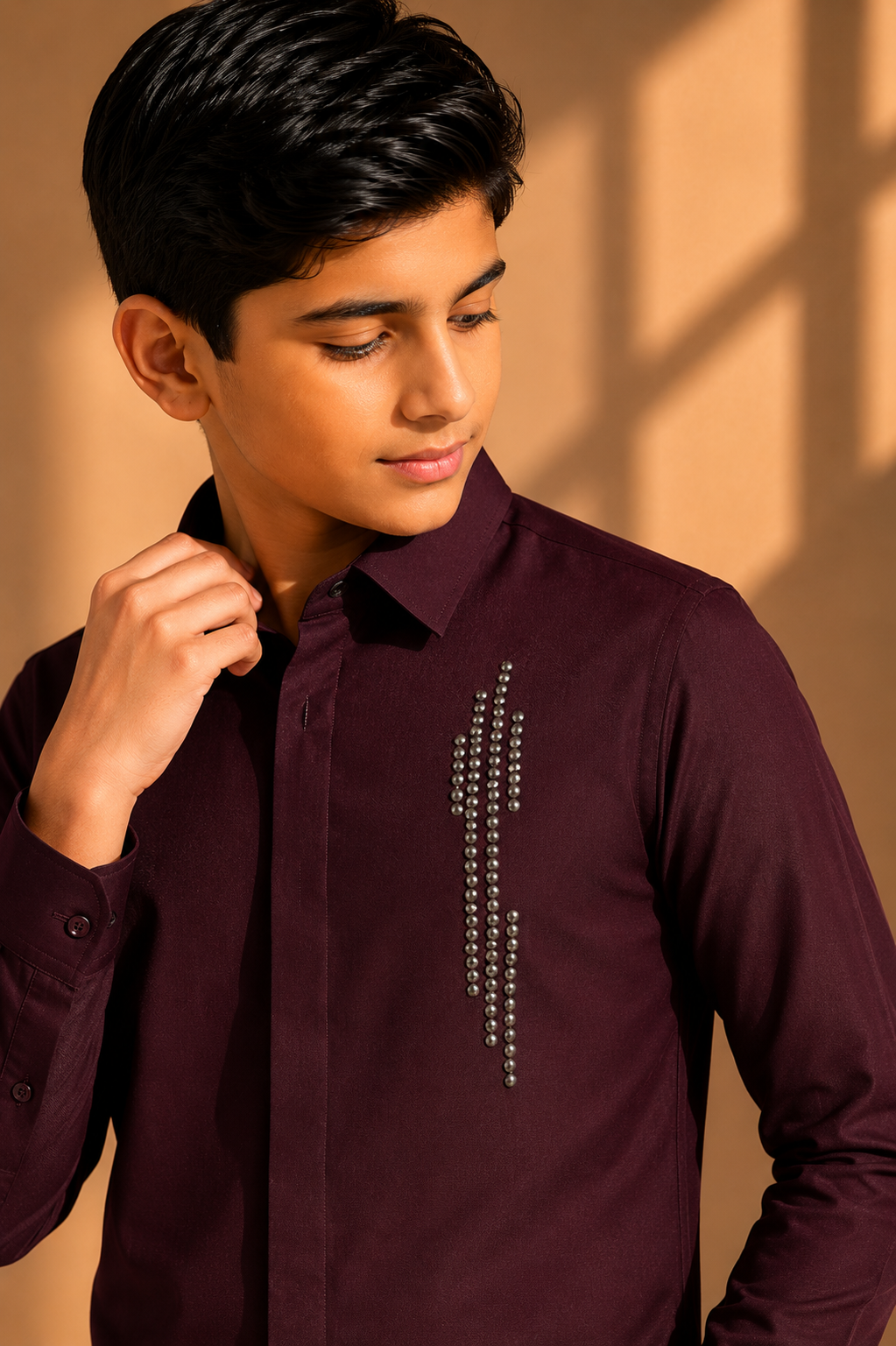 Wine shirt with hand-embroidered metal motif