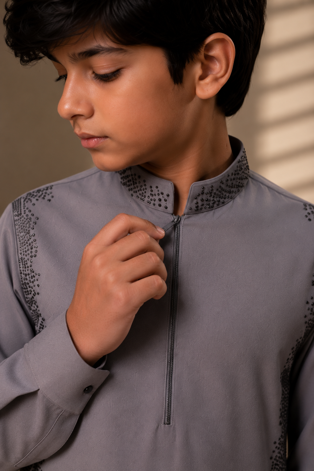 Featuring grey knit kurta enhanced with antique grey metal beads in grading pattern paired with aligarhi pants