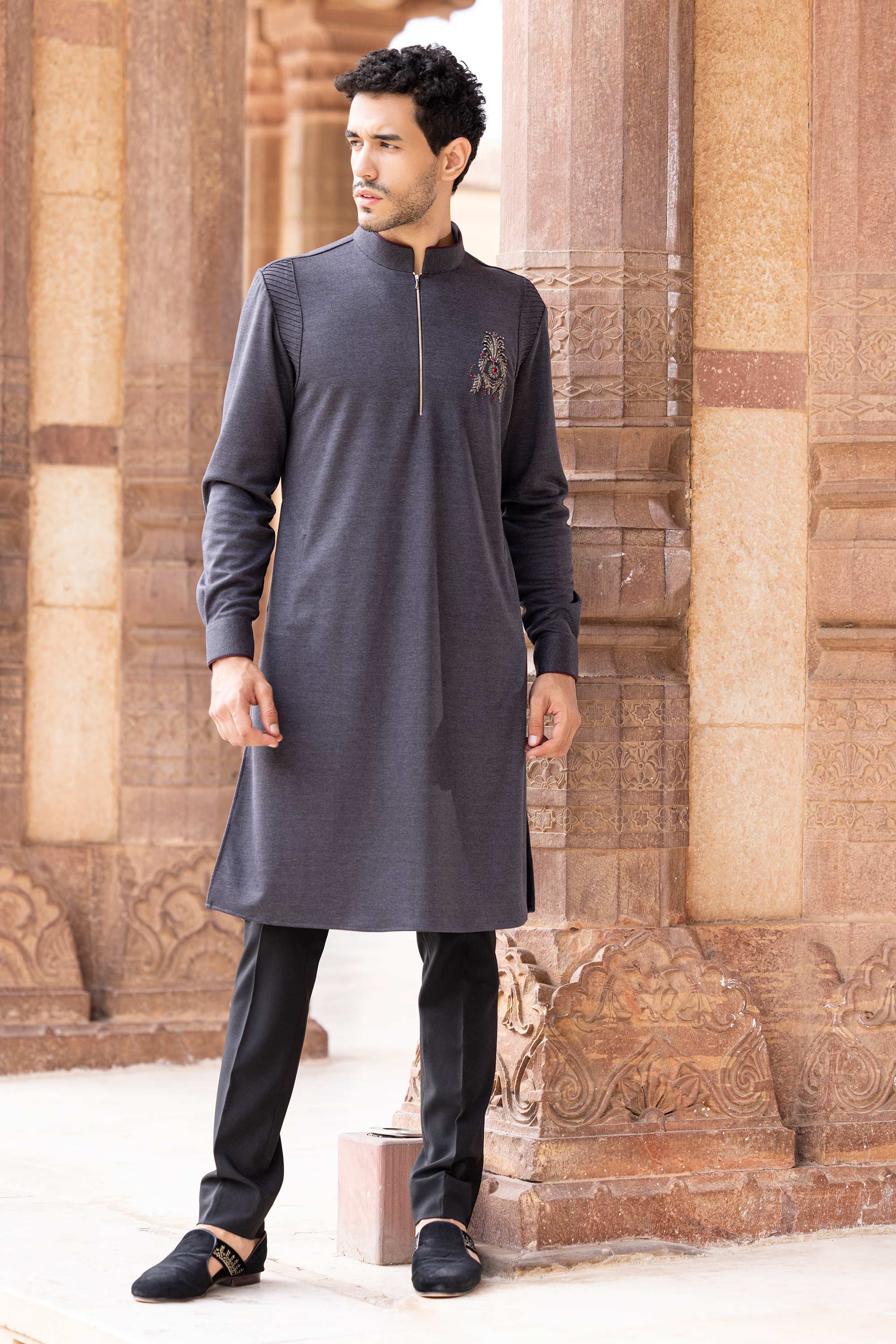 Knit kurta embellished with brooch and hand embroidery motif.