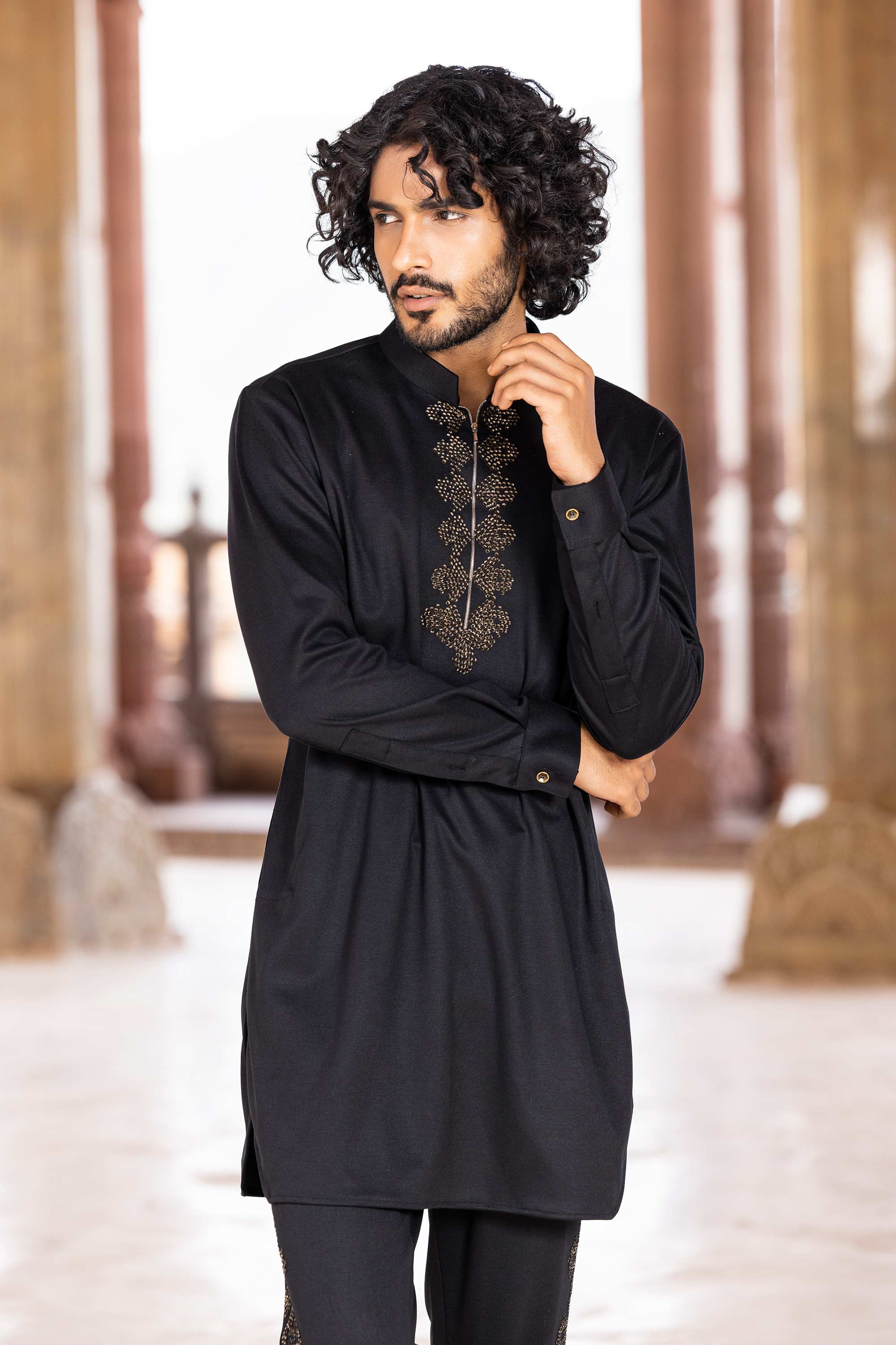 Hand embroidered knit kurta & pant co-ord set.