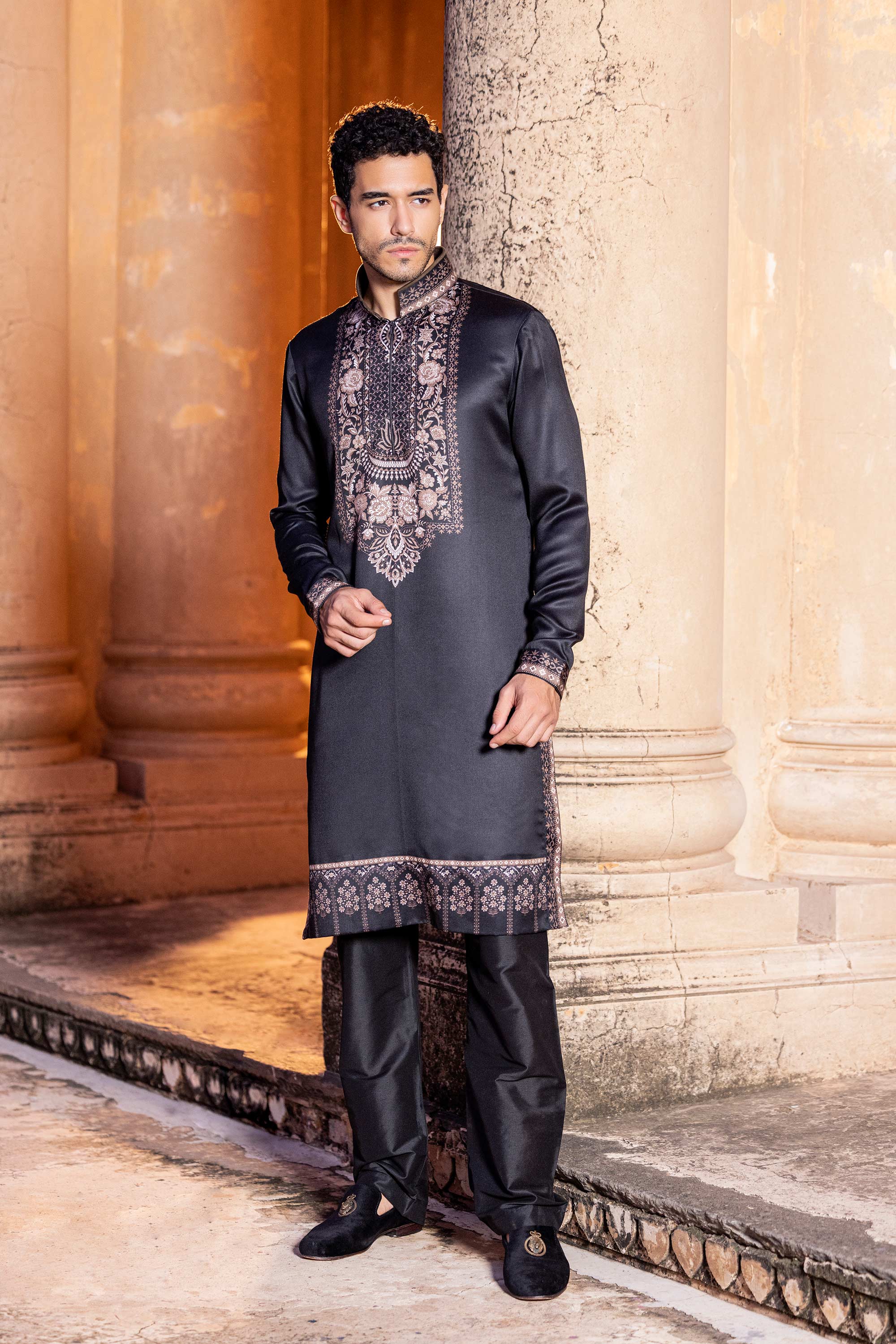 Digital print kurta paired with aligadhi.