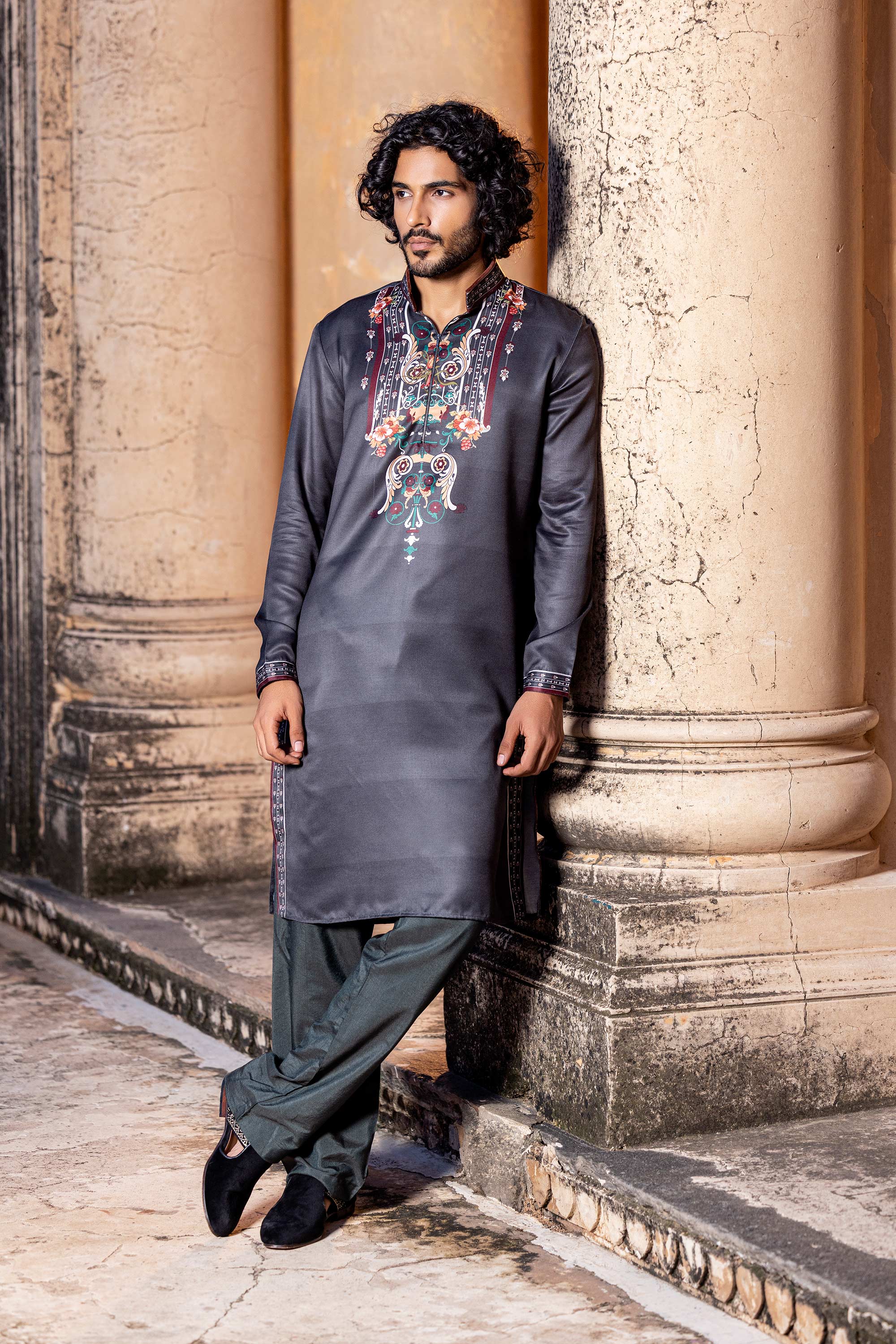 Digital print kurta paired with aligadhi.