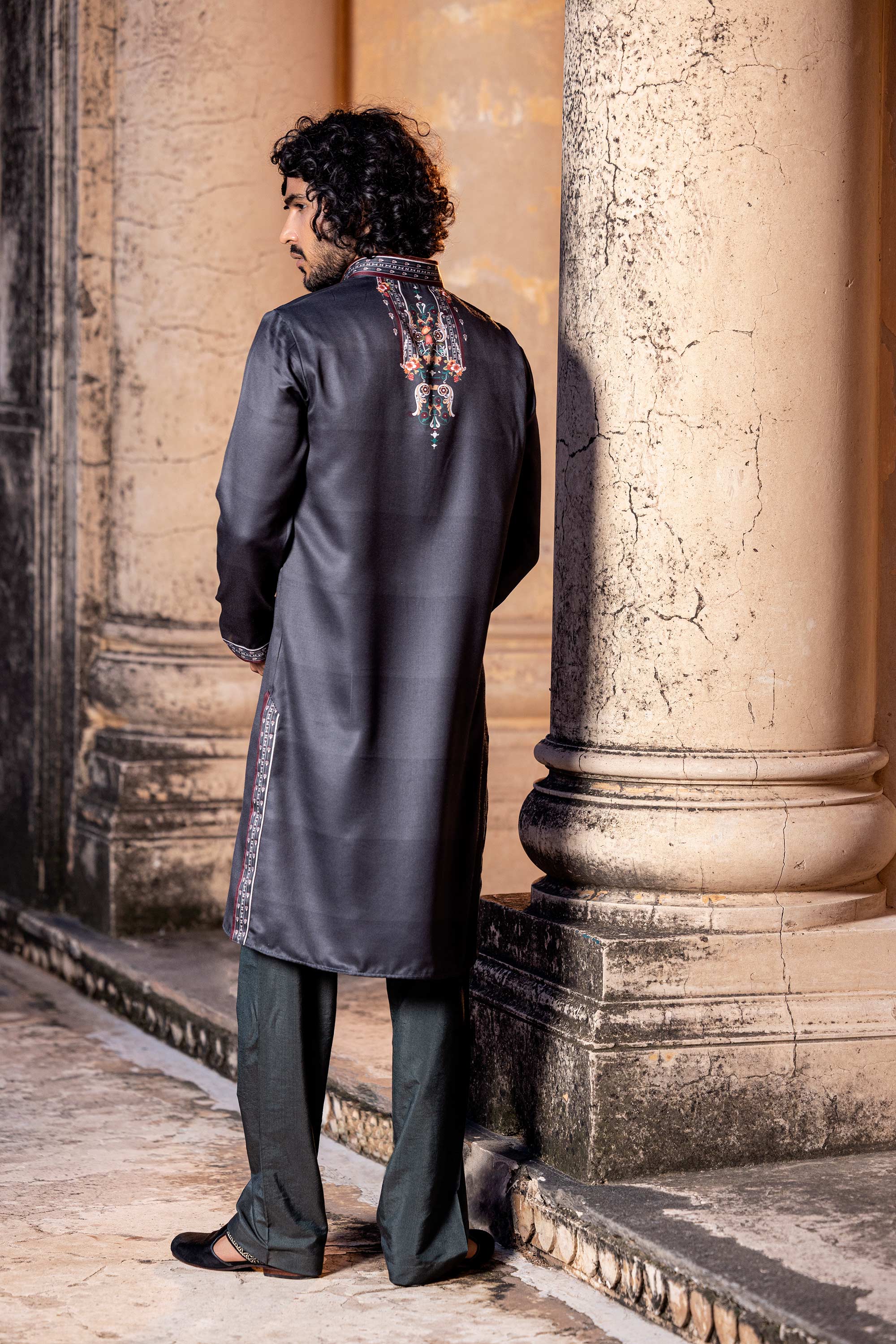 Digital print kurta paired with aligadhi.