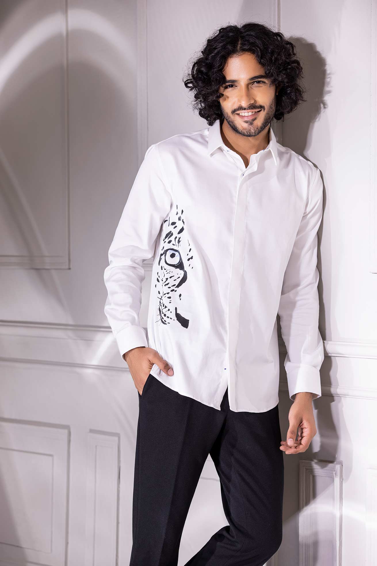 White full-sleeved shirt with digital print Cheetah motif