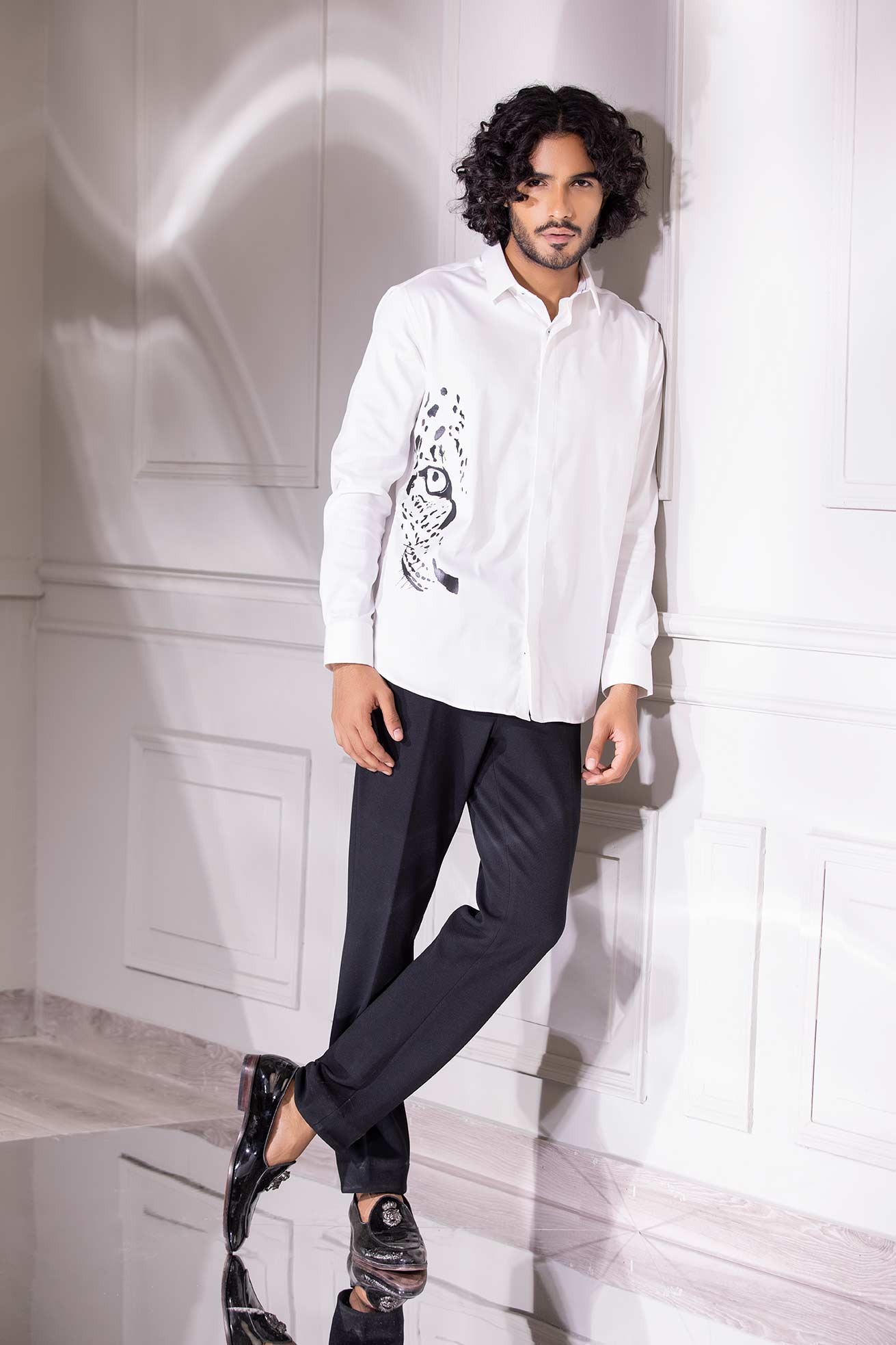 White full-sleeved shirt with digital print Cheetah motif